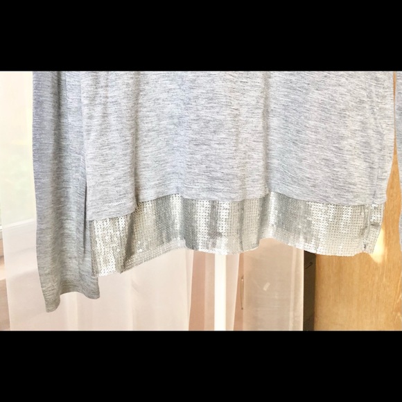 Saks OFF 5TH Grey Rayon top with sleeves - Picture 5 of 9